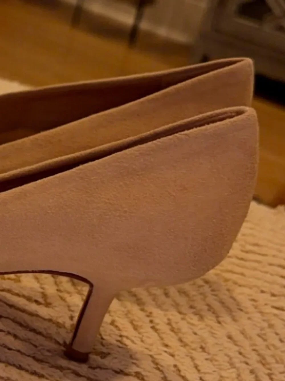 Tory Burch Hardly Worn Beige Suede Kitten Heels Size 7 - Picture 2 of 3